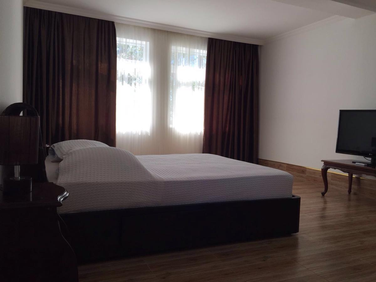 Hotel Simpatia Kobuleti Esterno foto